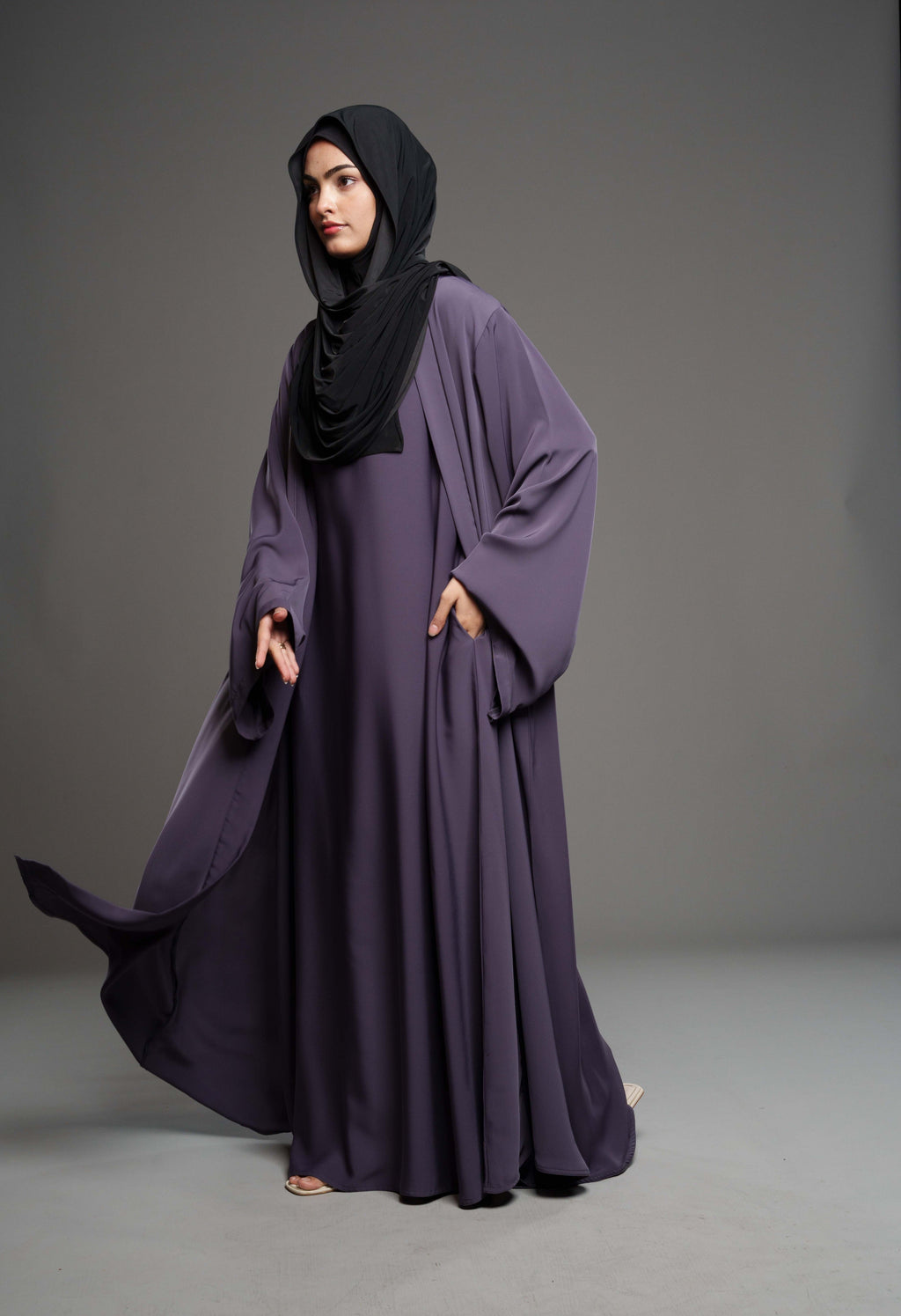 Deen 2-delt Abaya – Charcoal